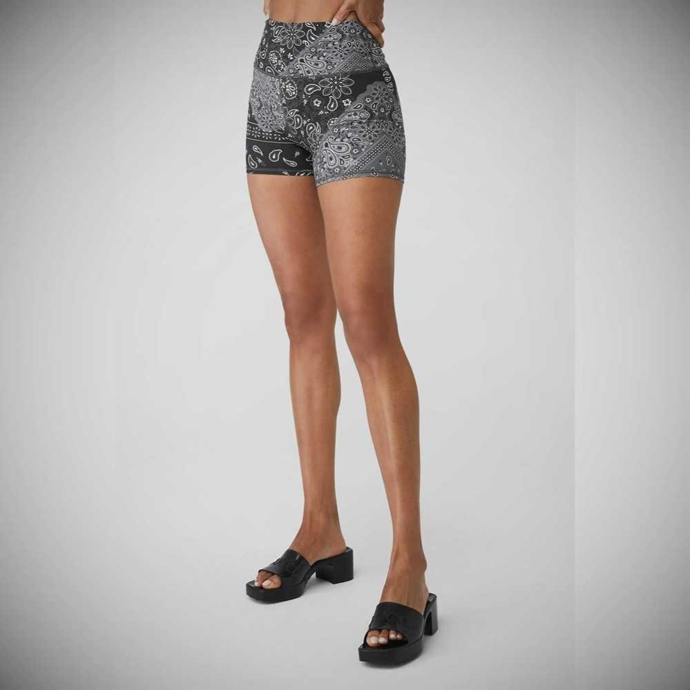 Bermudas Alo Yoga 4